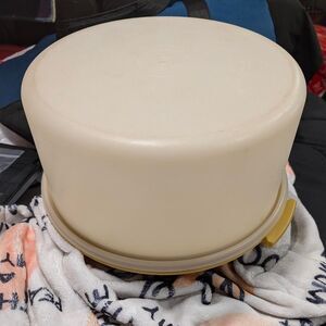 Vintage Tupperware Cake Carrier